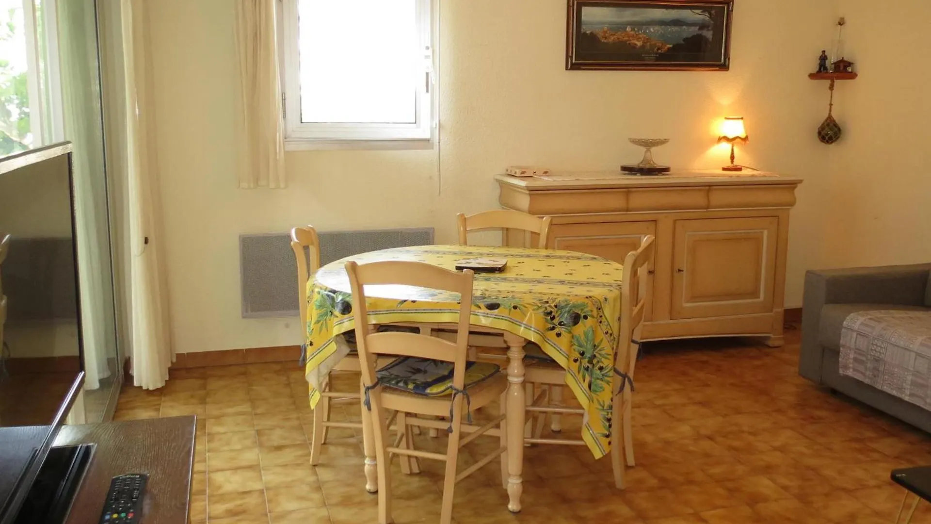 Charmant 2 Pieces Au Calme, Centre-Ville Sainte-Maxime, Clim, Proche Plage, Parking Prive. - Fr-1-780-50 סן-מקסים