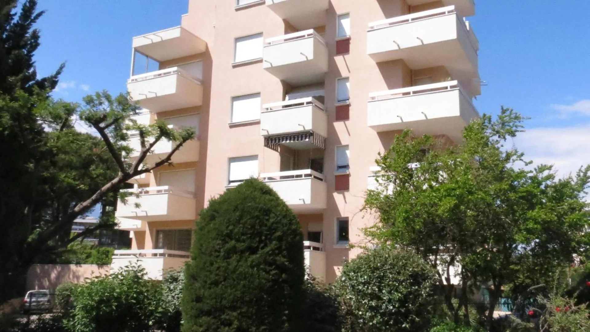 Charmant 2 Pieces Au Calme, Centre-Ville Sainte-Maxime, Clim, Proche Plage, Parking Prive. - Fr-1-780-50