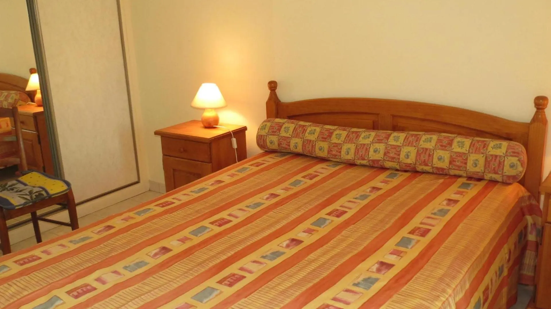 Charmant 2 Pieces Au Calme, Centre-Ville Sainte-Maxime, Clim, Proche Plage, Parking Prive. - Fr-1-780-50