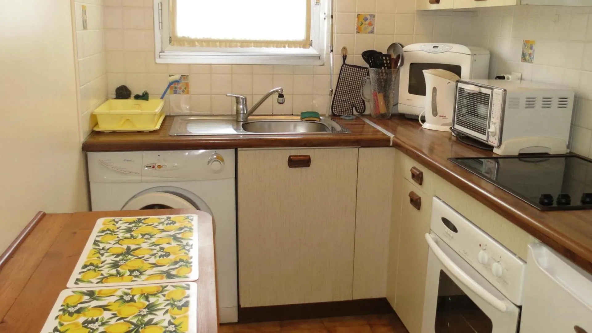 Charmant 2 Pieces Au Calme, Centre-Ville Sainte-Maxime, Clim, Proche Plage, Parking Prive. - Fr-1-780-50 圣马克西姆