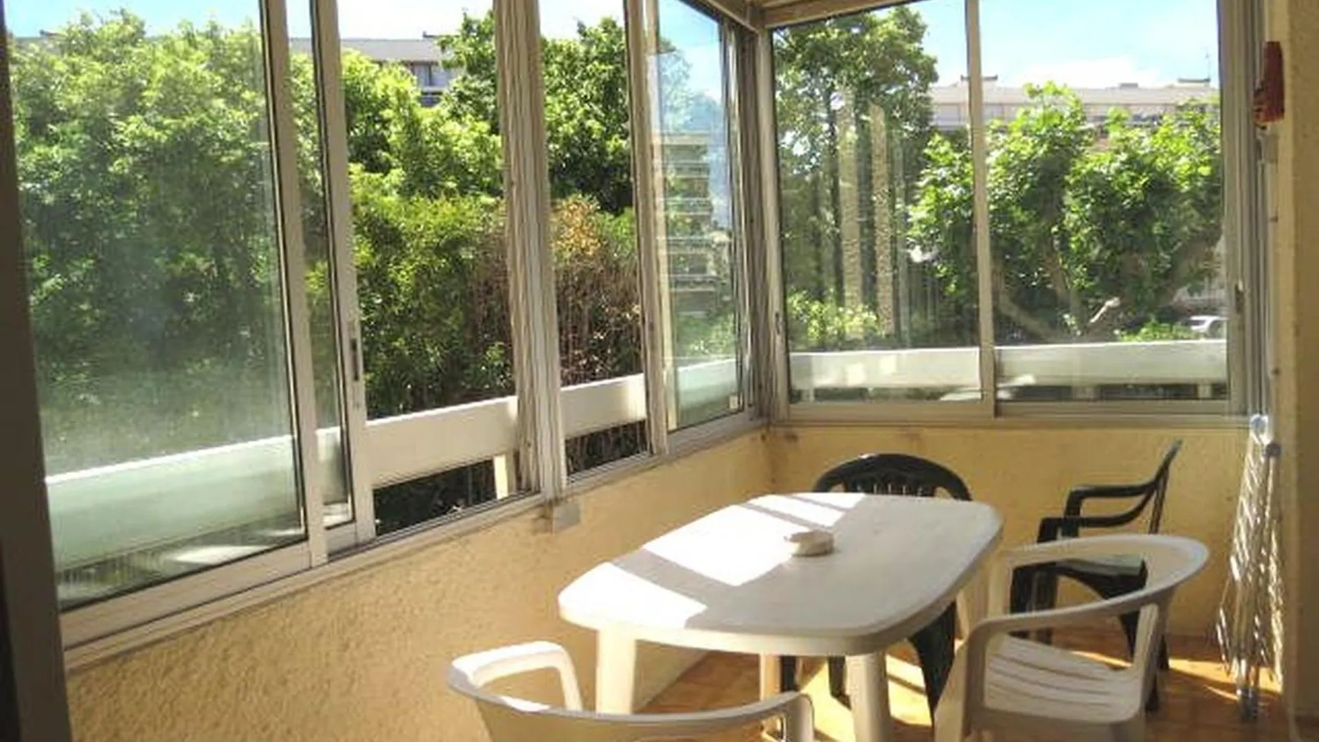 Charmant 2 Pieces Au Calme, Centre-Ville Sainte-Maxime, Clim, Proche Plage, Parking Prive. - Fr-1-780-50 דירה סן-מקסים